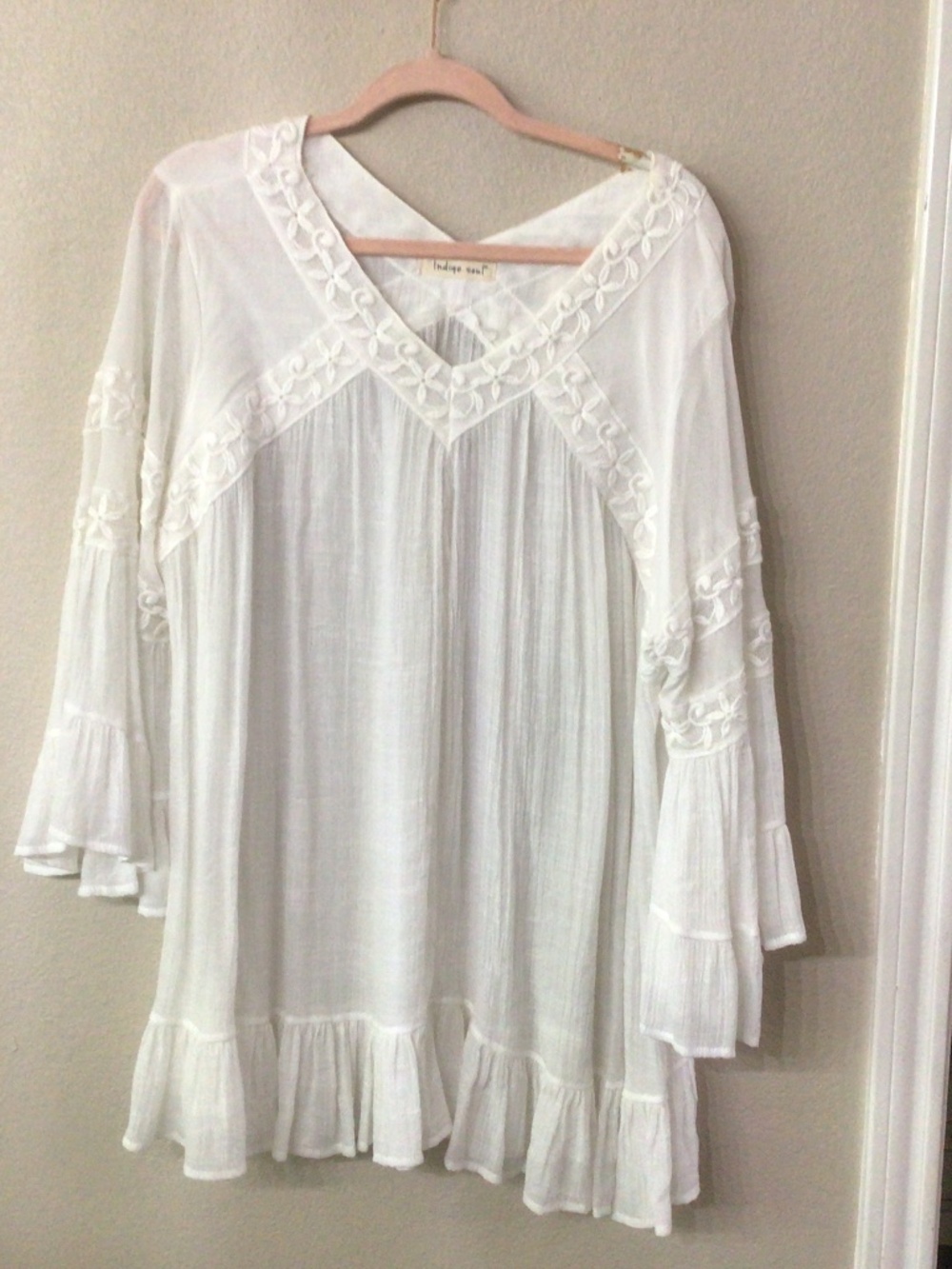 Indigo soul  white full  blouse with flowing sleeves. Beautiful blouse size 2X